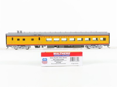 HO Scale Walthers 932-9550 UP Union Pacific Railroad Café-Lounge Passenger Car