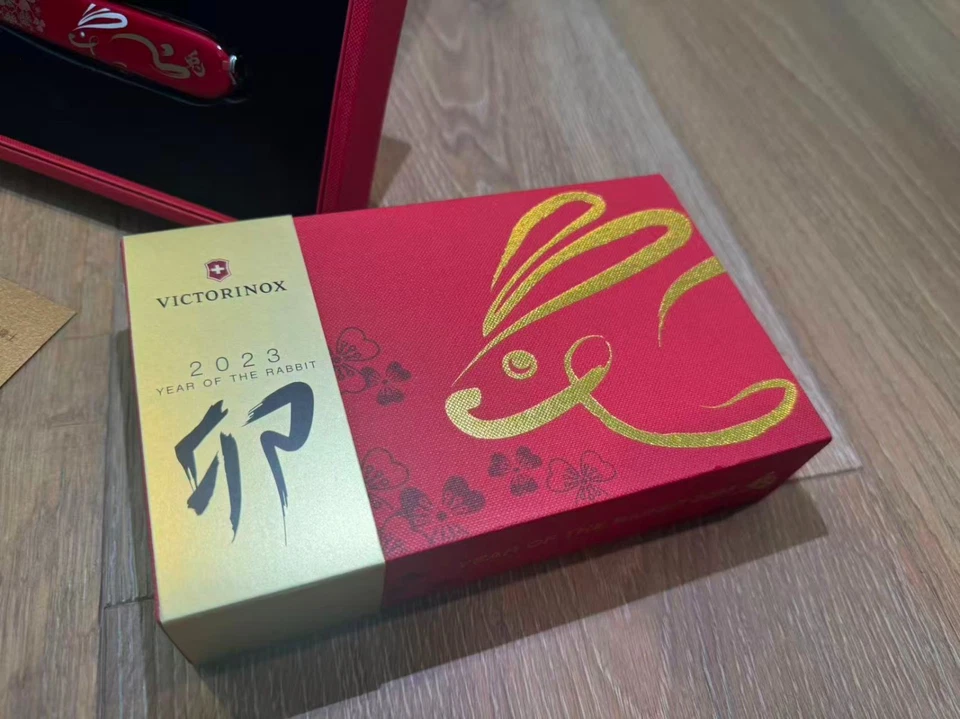 Navaja Suiza Victorinox Huntsman 2023 Año del Conejo. NUEVO. Foto 2 de 4