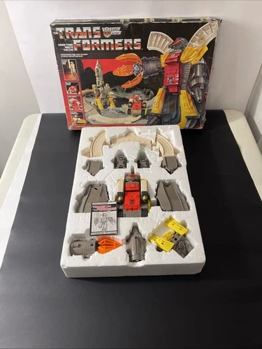 G1 Transformers Omega Supreme Autobot Defense Base 1985 Hasbro Takara Tomy