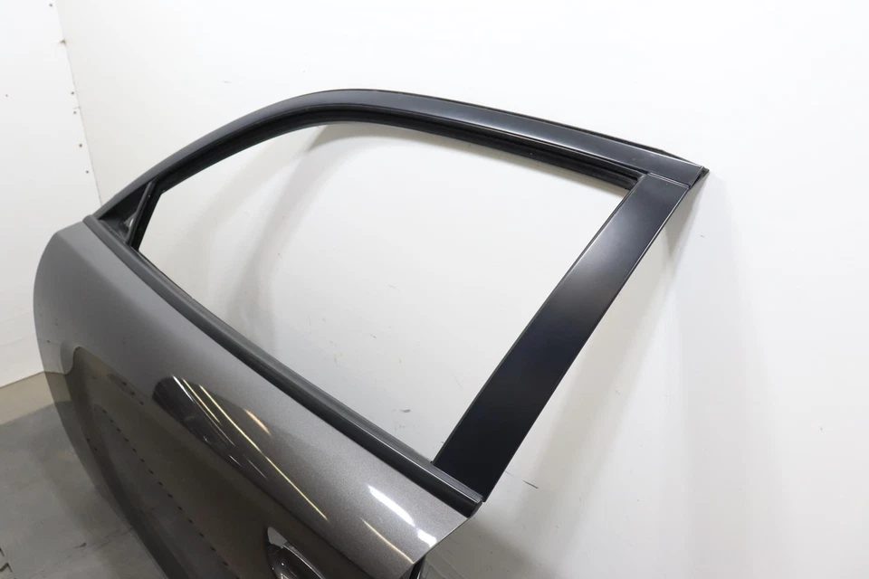 2015 - 2023 DODGE CARREGADOR DIANTEIRO ESQUERDO PORTA DO LADO DO MOTORISTA SHELL OEM CINZA_PAU - Imagem 4 de 4