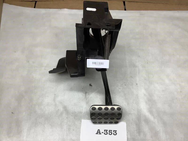 2006 MERCEDES BENZ CLK350 PEDAL DE FREIO ASSY FABRICANTE DE EQUIPAMENTO ORIGINAL+ - Imagem 4 de 4