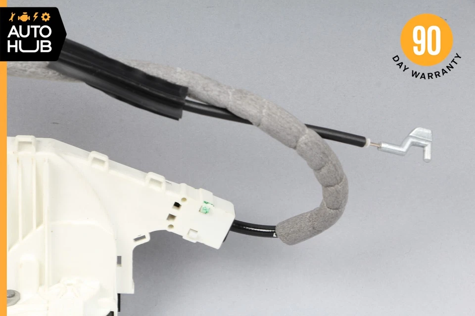 08-14 Actuador de cierre de cerradura de puerta delantera derecha Mercedes W204 C63 AMG C350 C300 FABRICANTE DE EQUIPOS ORIGINALES Foto 2 de 4