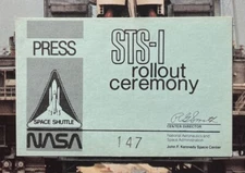 STS-1 NASA PRESS ROLLOUT CEREMONY HTF BLUE BADGE SN