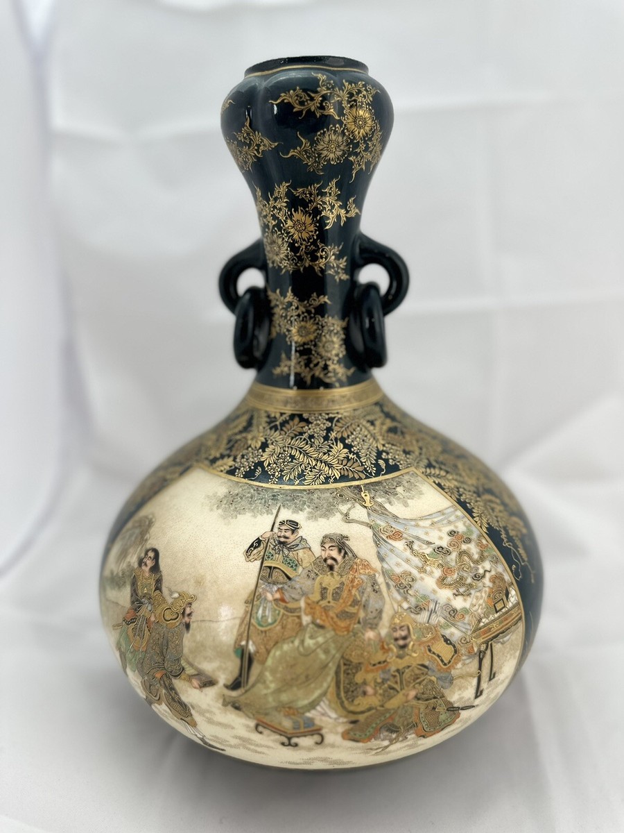 Satsuma Porcelain Vase Meiji Period Stamped 錦光山造