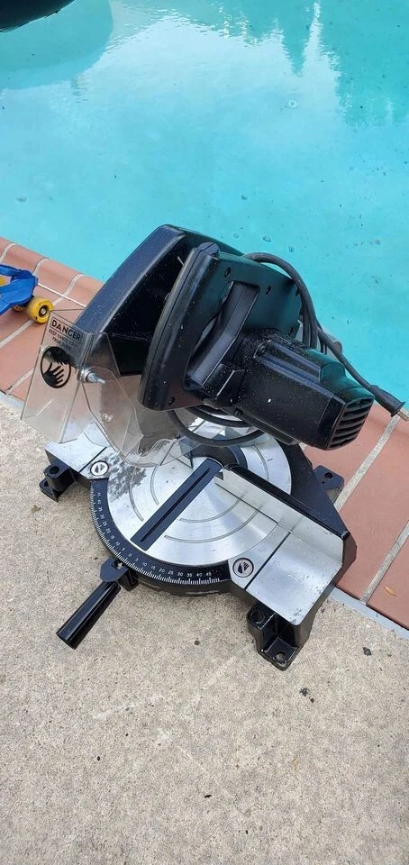 Black and Decker Power Miter Saw