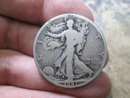 1921 WALKING LIBERTY SILVER HALF DOLLAR IN  VERY GOOD CONDITION
