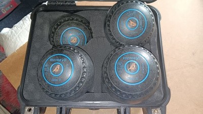 Taylor Vector VS size 3 Lawn Bowls Set Of 4 With Apache 2800 Case