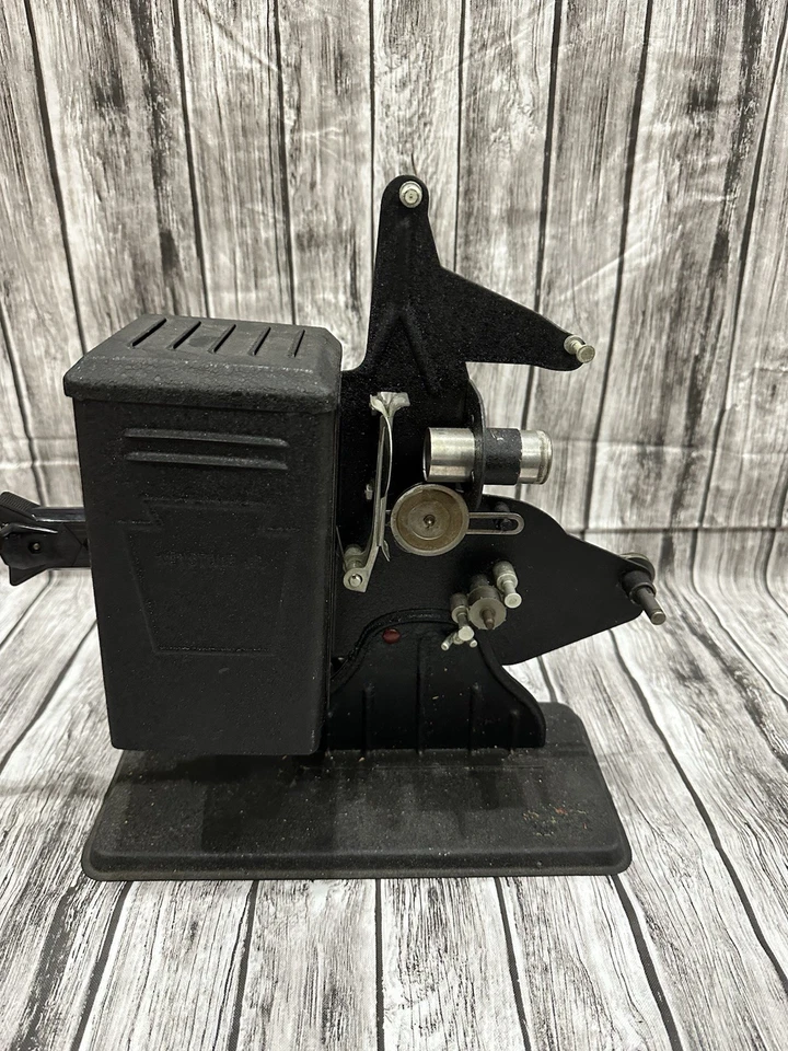 PROYECTOR KEYSTONE 16 MM ACCIONADO POR MOTOR Y MANIVELA MODELO E 729 Y PELÍCULAS Foto 3 de 4