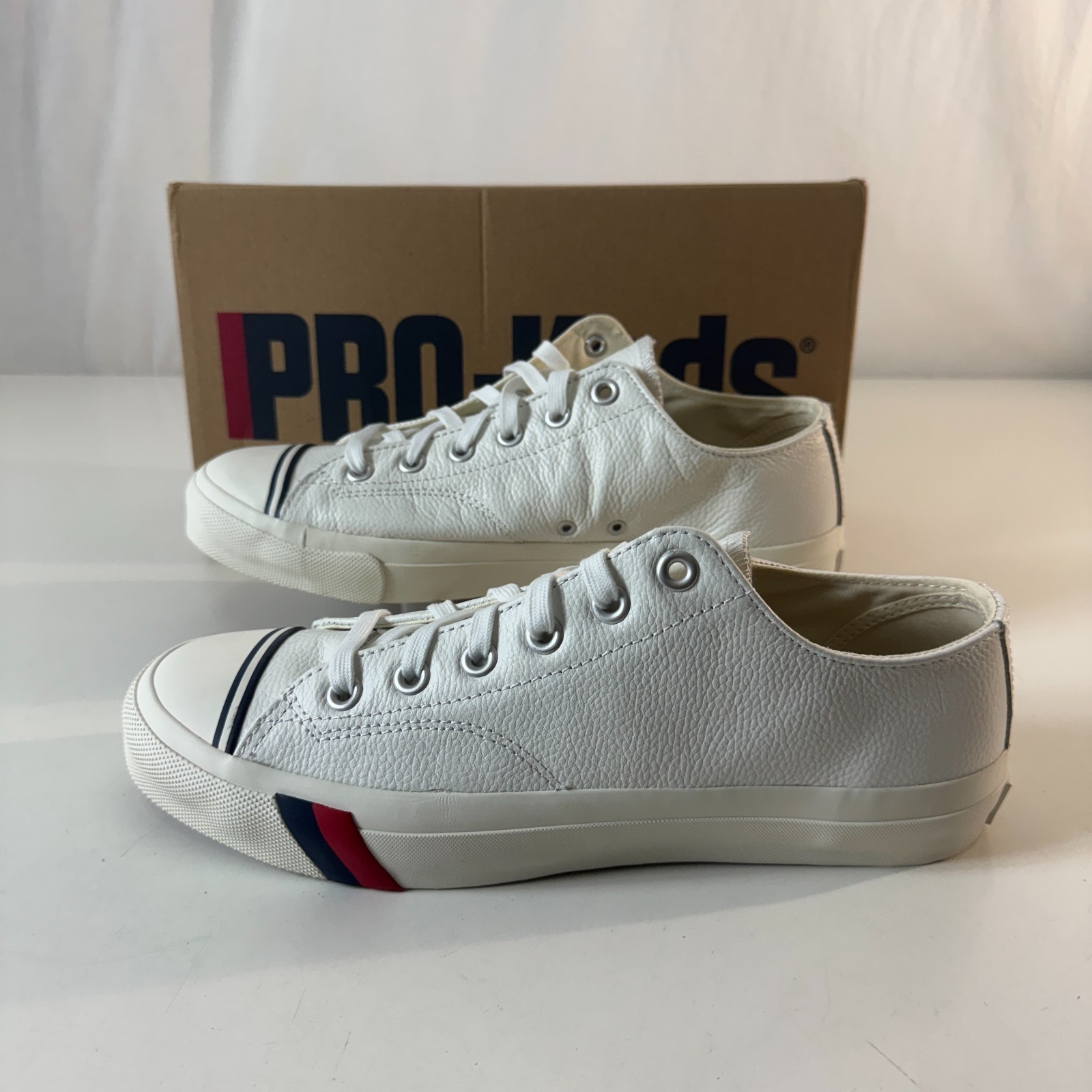 Men's Size 10 Throwback Shoes New