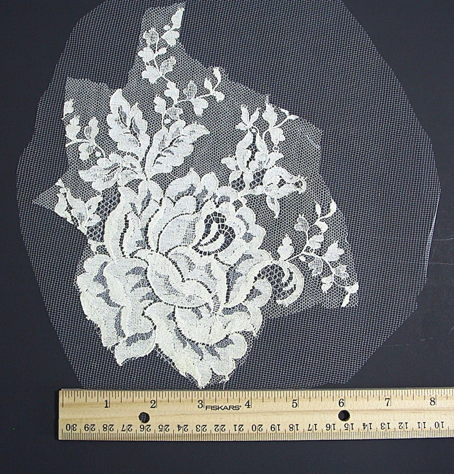 Conjunto de apliques de novia de encaje Chantilly - Alfred Angelo 1973 - Vestido vintage marfil ribete Foto 4 de 4