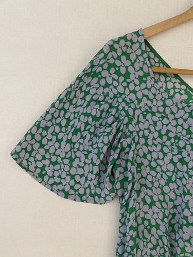 Tara Jarmon Size 4 / 42 Green Clover Print Tie Waist Short Sleeve Peplum Top NEW - Picture 2 of 6