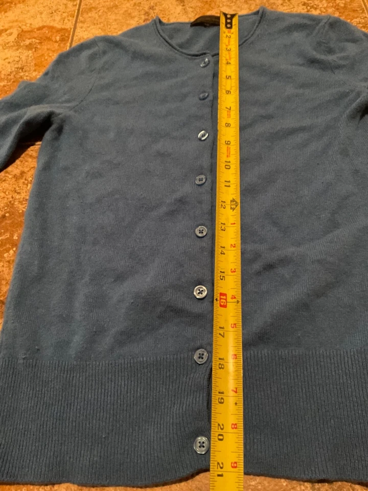 SUÉTER CÁRDIGAN AZUL VINTAGE SAKS QUINTA AVENIDA (MUJER S/M) Foto 3 de 4