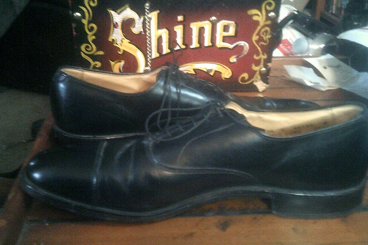 Allen Edmonds Park Avenue 5615 Men 11.5A Black Leather Captoe