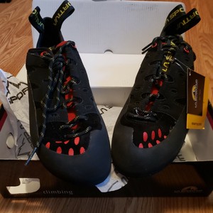 climbing shoes size 9
