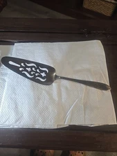 Solid Pierced Pie Server Bridal Wreath (Silverplate, 1950)