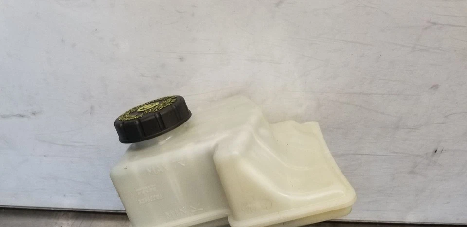 17 MERCEDES BENZ GLS63 AMG W166 CILINDRO MAESTRO FRENO Foto 2 de 4