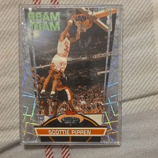 Topps 1992-93 Stadium Club Beam Team Scottie Pippen #5 Chicago Bulls