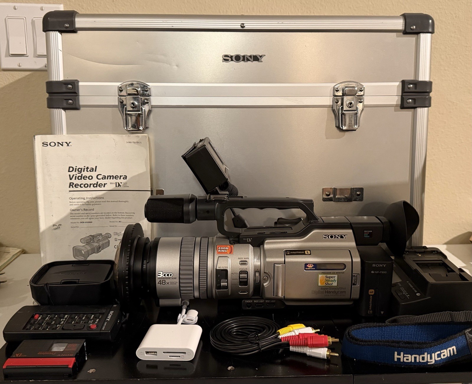 Sony Handycam DCR-VX2000 MiniDV Tapeless Poweplay + Fisheye 