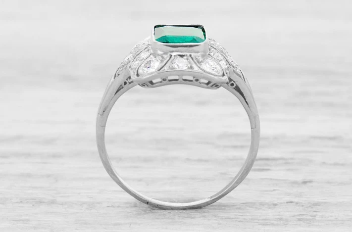 Unique Rectangle Cut Lab-Created 0.95CT Emerald Gemstone With 935 Silver Ring - Image 4 of 4