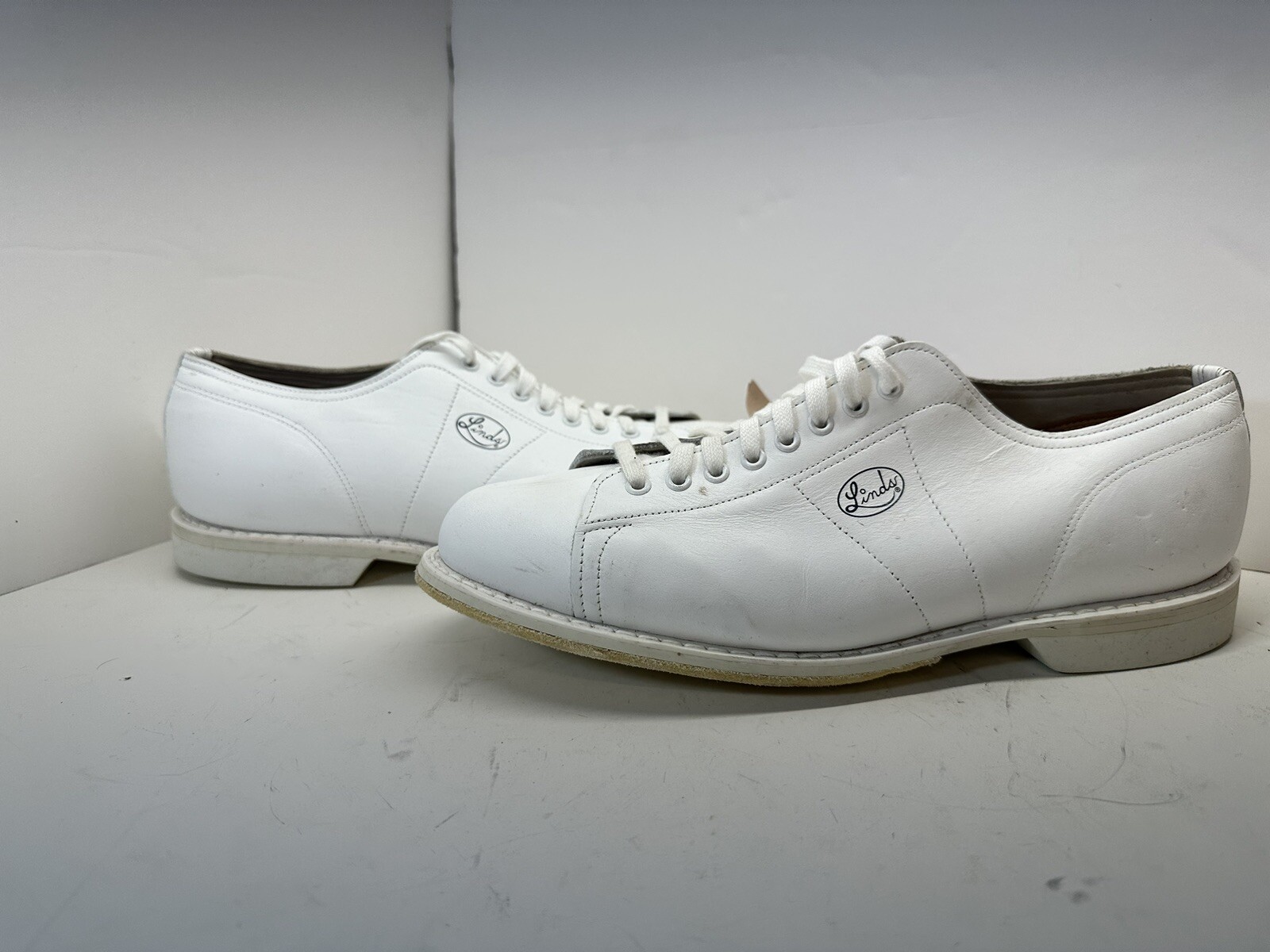 Linds Classic White Right Handed Mens Bowling Shoes size 10.5 eBay