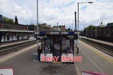 PHOTO  KENTISH TOWN STATION (NETWORK RAIL)  A NEW MODULAR WAITING ROOM (PICTURED
