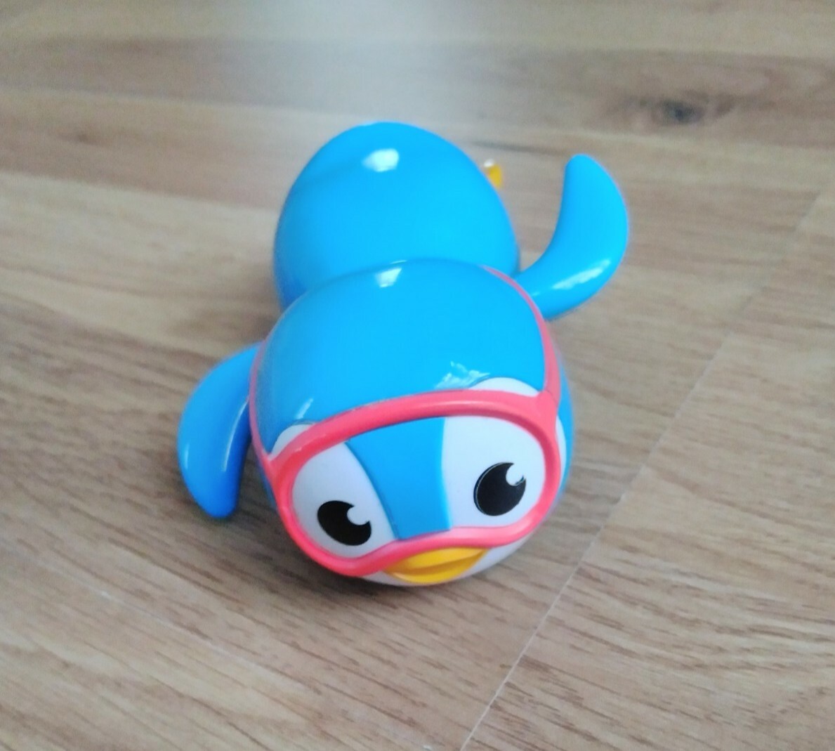 munchkin wind up swimming penguin