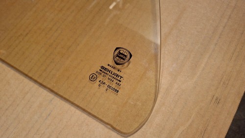 Vetro fisso posteriore sinistro Lancia Thema 82402612 originale - Foto 2 di 4