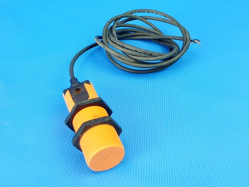IFM KI5303 Kapazitives Näherungsschalter Niederspannung Sensor 22mm nf Inkl MwSt