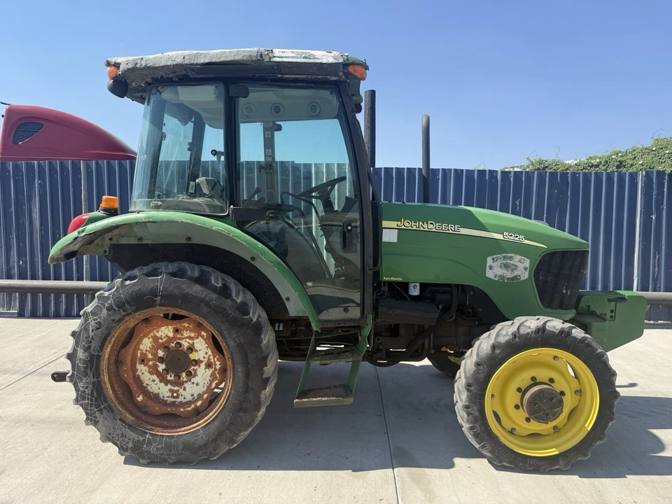 2008 JOHN DEERE 5225 CAB 4WD TRACTOR - Image 3 of 4