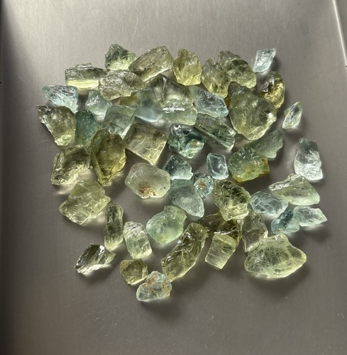 Bel lotto 219 cts acquamarina naturale colore verde e blu grezzo dal Mozambico - Foto 2 di 6