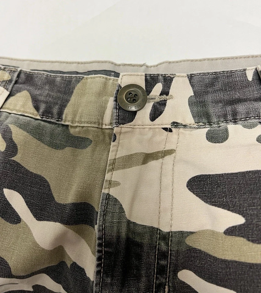 Vintage Y2K JNCO Camouflage Camo Cargo Shorts Military patches Men’s 31 X 31 - Image 3 of 4