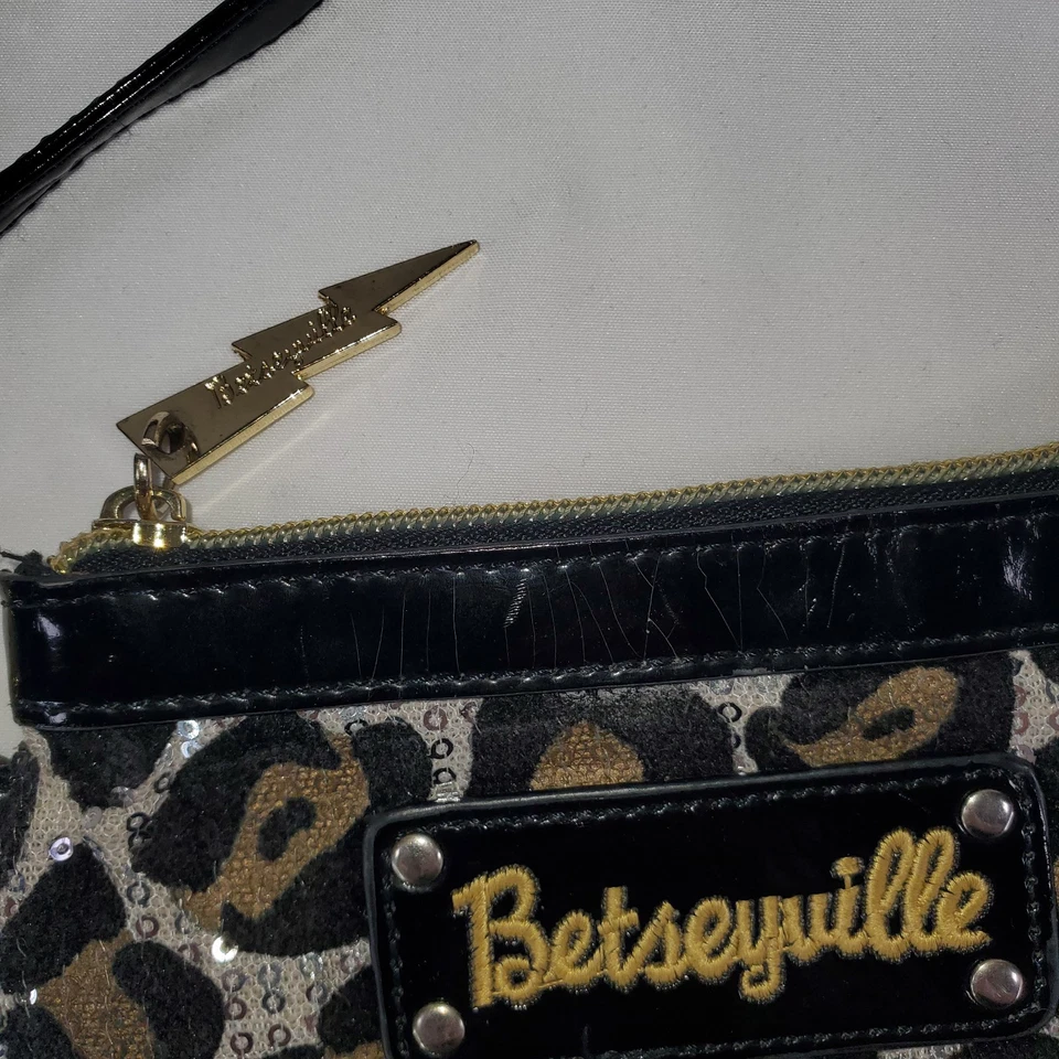 Cartera pulsera Betsey Johnson Betseyville guepardo lentejuelas plateada Foto 2 de 4