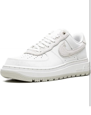 Nike Air Force 1 Luxe