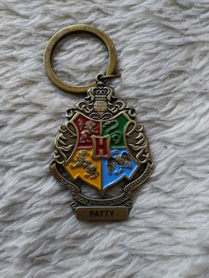 Universal Studios Harry Potter Gryffindor Crest Metal Keychain New with Tags Universal Studios Harry Potter Gryffindor Crest Metal Keychain New with Tags