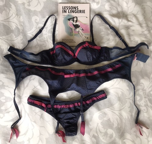 “TALMA ” Set Bra,Thong,Waspie Suspender Belt. Never Worn. 32A S/M.With 2008 Book