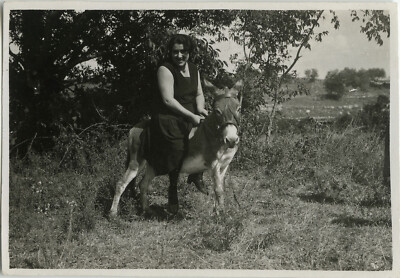 ANTIQUE PHOTO - VINTAGE SNAPSHOT - FUNNY DONKEY ANIMAL WOMAN - DONKEY WOMAN FUNNY