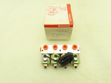 Honeywell Skinner 3133BJA7LNC4 Solenoid Valve Manifold 3-Way 12VDC 35PSI 1/4"NPT