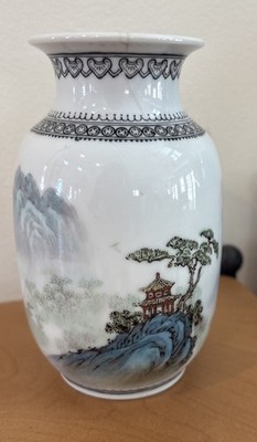 Chinese Hand Painted Early Peoples Republic Period Export Porcelain Vase 