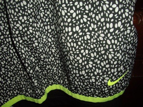 T25 GUC Damen Gr. XL Nike Dri Fit Shorts mit angenähter Kompression Innenshorts - Bild 2 von 4
