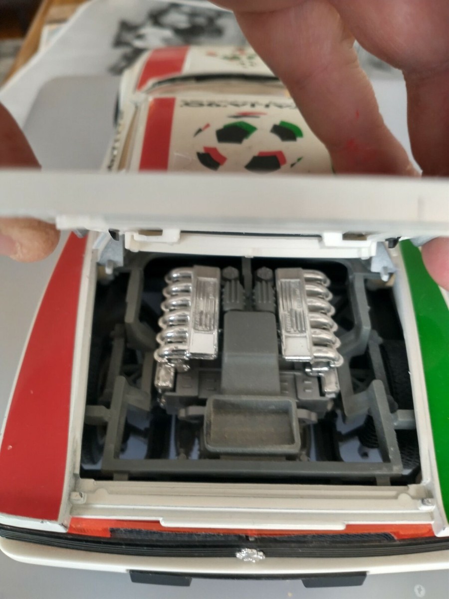 BURAGO 1/18 Ferrari Testarossa 1984 Italia`90 1990 World Cup BURAGO 1/18 Ferrari Testarossa 1984 Italia`90 1990 World Cup