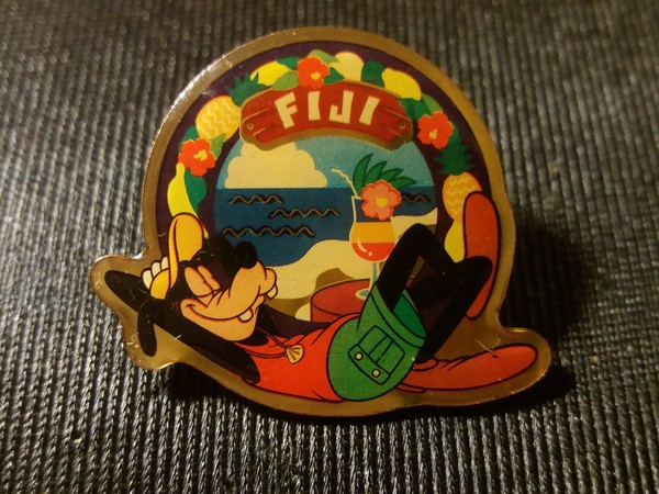 PINS DISNEY PIN PATROCINADOR JAPÓN MORIGANA CANDY FIJI GOOFY
