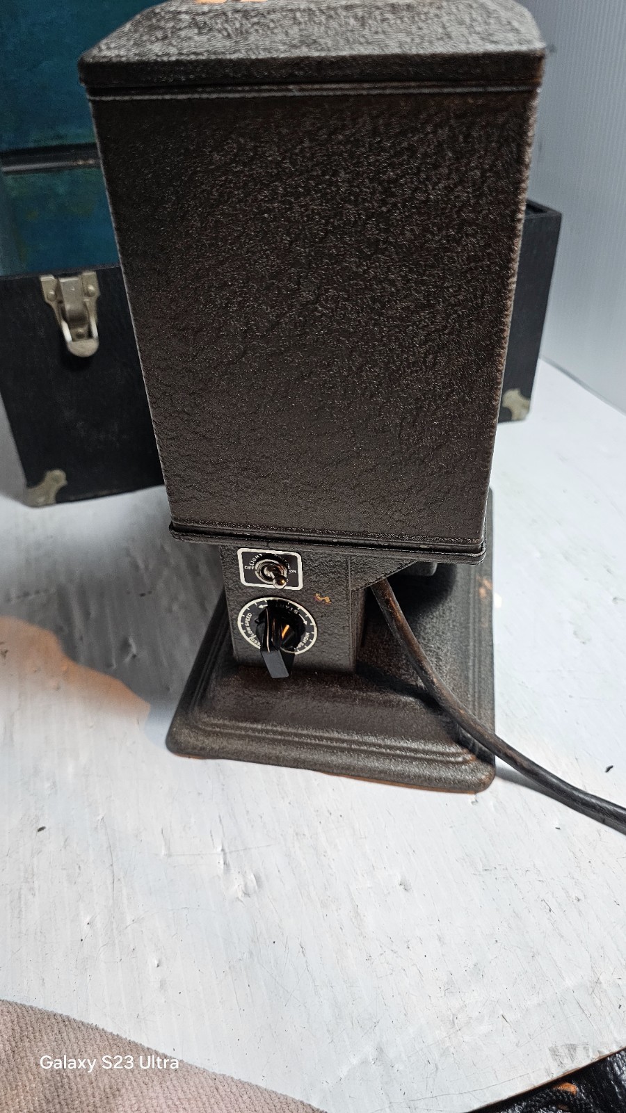 Vintage KEYSTONE 8mm PROJECTOR MODEL M-8 Super Projector, Lights On and Spins.