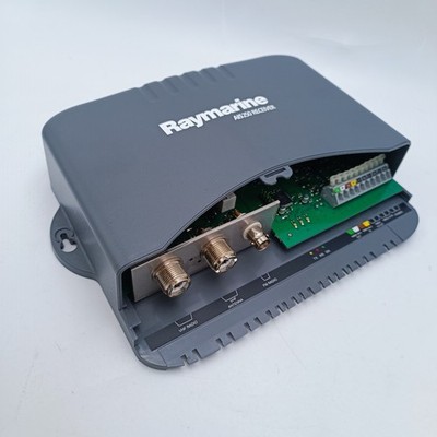 Raymarine AIS 250 RECEIVER E03015 AIS250 SeaTalk f/C70 C80 E80 E120 MFD Plotter