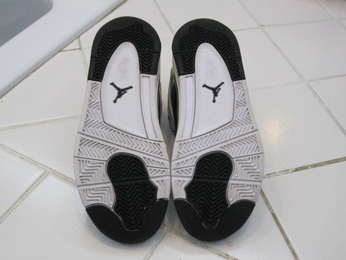 The Air Jordan Dub Zeros Size US 3, UK 2.5, EUR 35, BR 33.5, CN220(2.5) - Picture 9 of 10