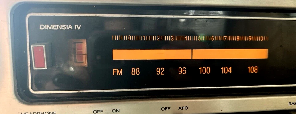 RCA DIMENSIA IV AM/FM ТЮНЕР КАССЕТНЫЙ ПЛЕЕР МОДЕЛЬ VYC720 СДЕЛАНО В 1974 - Изображение 2 из 4