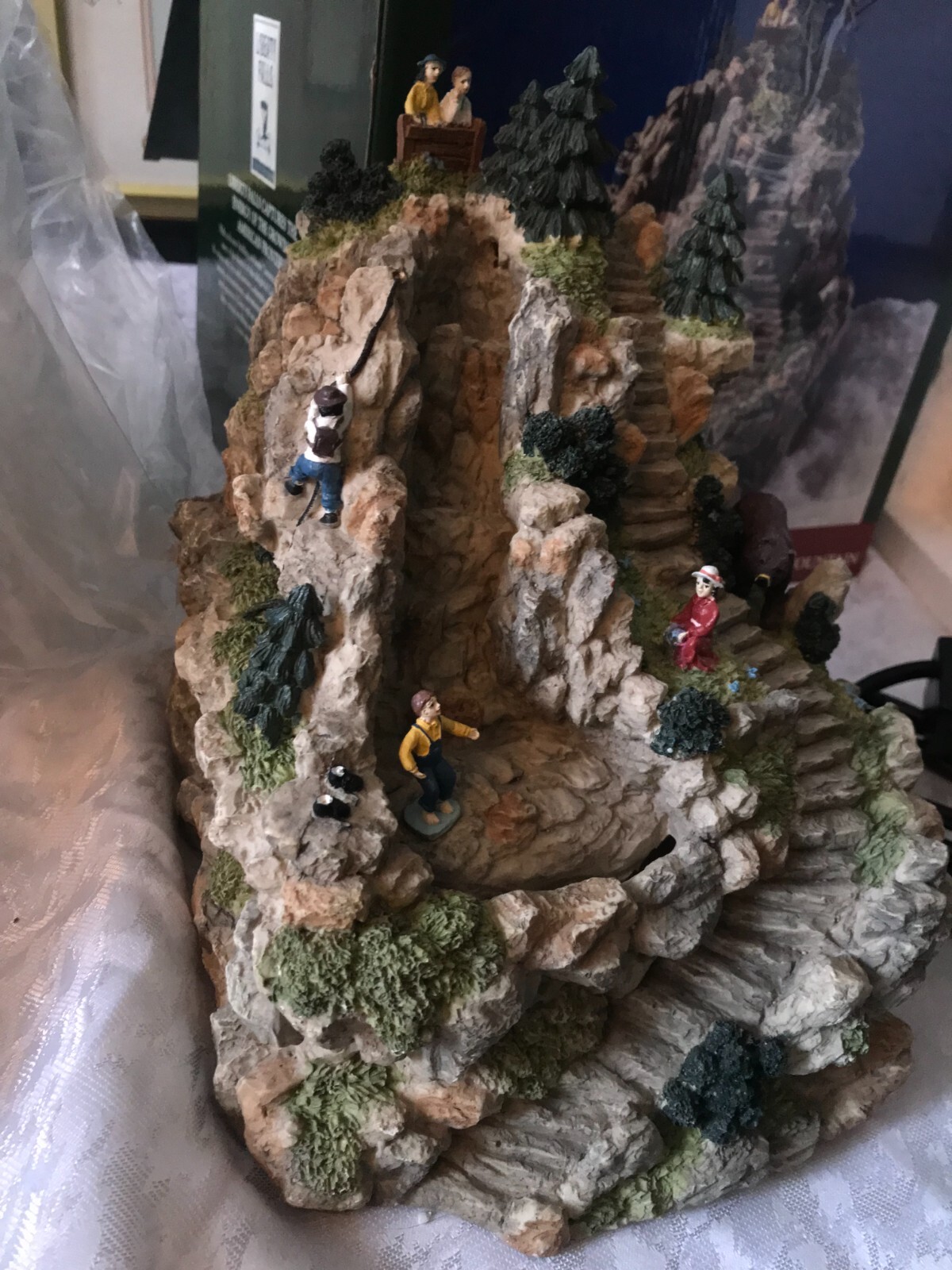 Picture 4 of 24