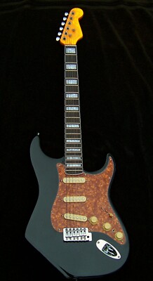 Classic Strat+Bound Rosewood/Maple Neck+7 Sound Switch+T-Bleed+MORE....
