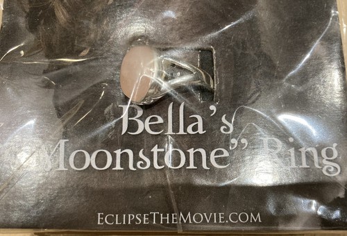 The Twilight Saga - New Moon - Bella’s “Moonstone” Ring - Authentic Prop Replica - Picture 3 of 3