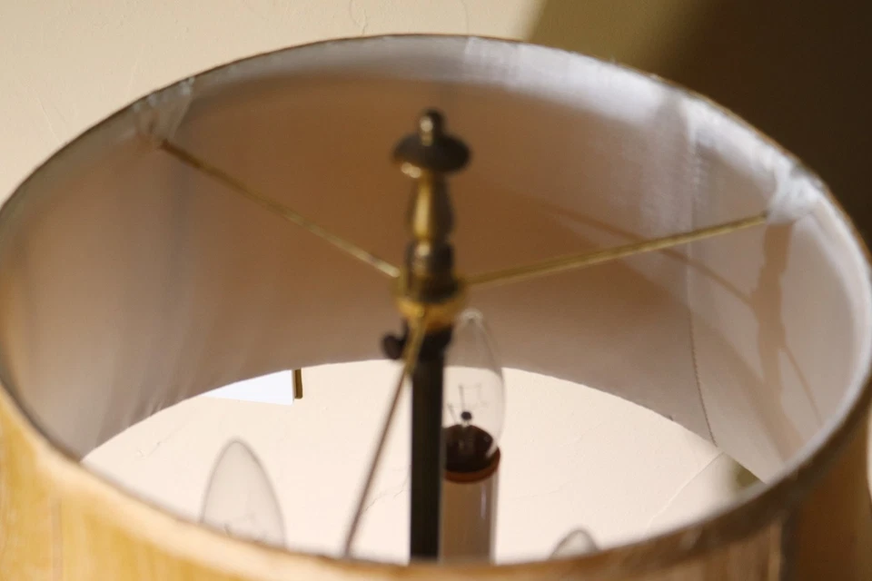 Ornate vintage parlor floor lamp with paw foot and lions head accents, green sto - Image 3 of 4