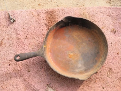 Vintage Griswold cast iron skillet  #8 Good Health 658